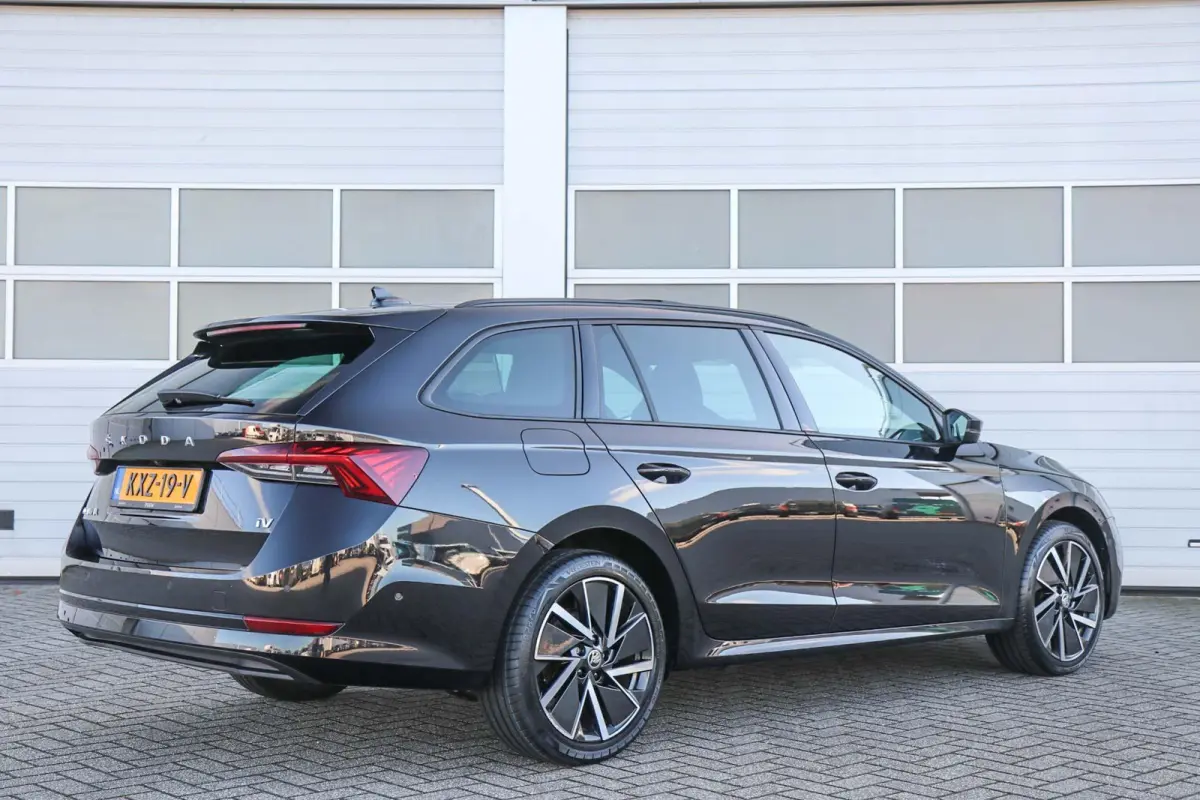 1.4 TSI 204pk iV PHEV Sportline Business | SoH 93% | Panoramadak | Stoelverwarming | Head-up Display | Achteruitrijcamera