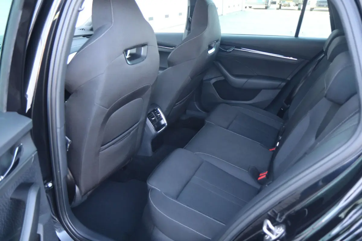 1.4 TSI 204pk iV PHEV Sportline Business | SoH 93% | Panoramadak | Stoelverwarming | Head-up Display | Achteruitrijcamera