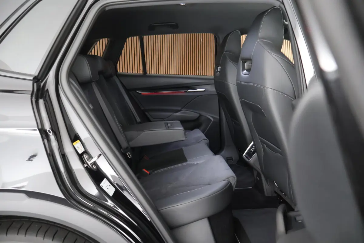 85 286pk Sportline Trekhaak Camera Warmtepomp Stoelverwarming Keyless Navigatie