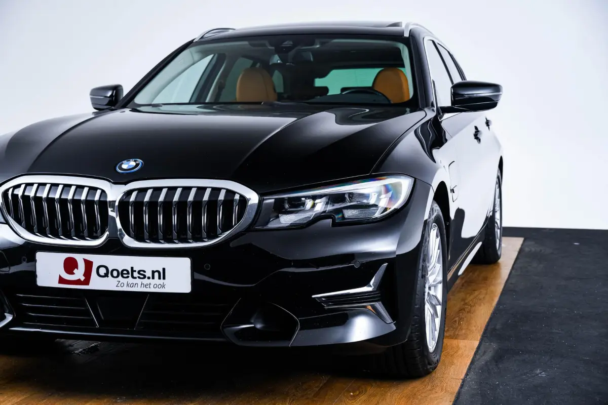 320e Luxury Line - Trekhaak - Panoramadak - Active Cruise Control - Stuurwielrand verwarmd - Elektrisch verstelbare/verwarmde stoelen - Geluiddempende/Getinte ruiten - Parking Assistant -