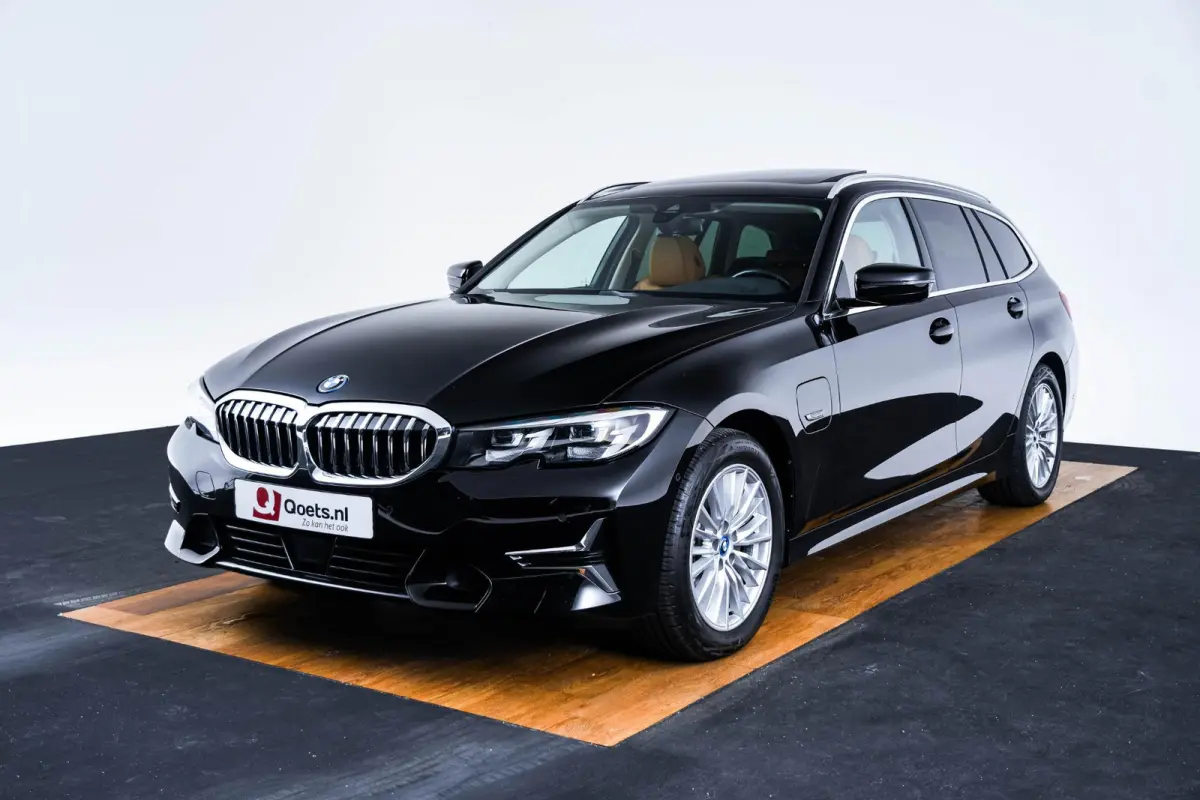 320e Luxury Line - Trekhaak - Panoramadak - Active Cruise Control - Stuurwielrand verwarmd - Elektrisch verstelbare/verwarmde stoelen - Geluiddempende/Getinte ruiten - Parking Assistant -