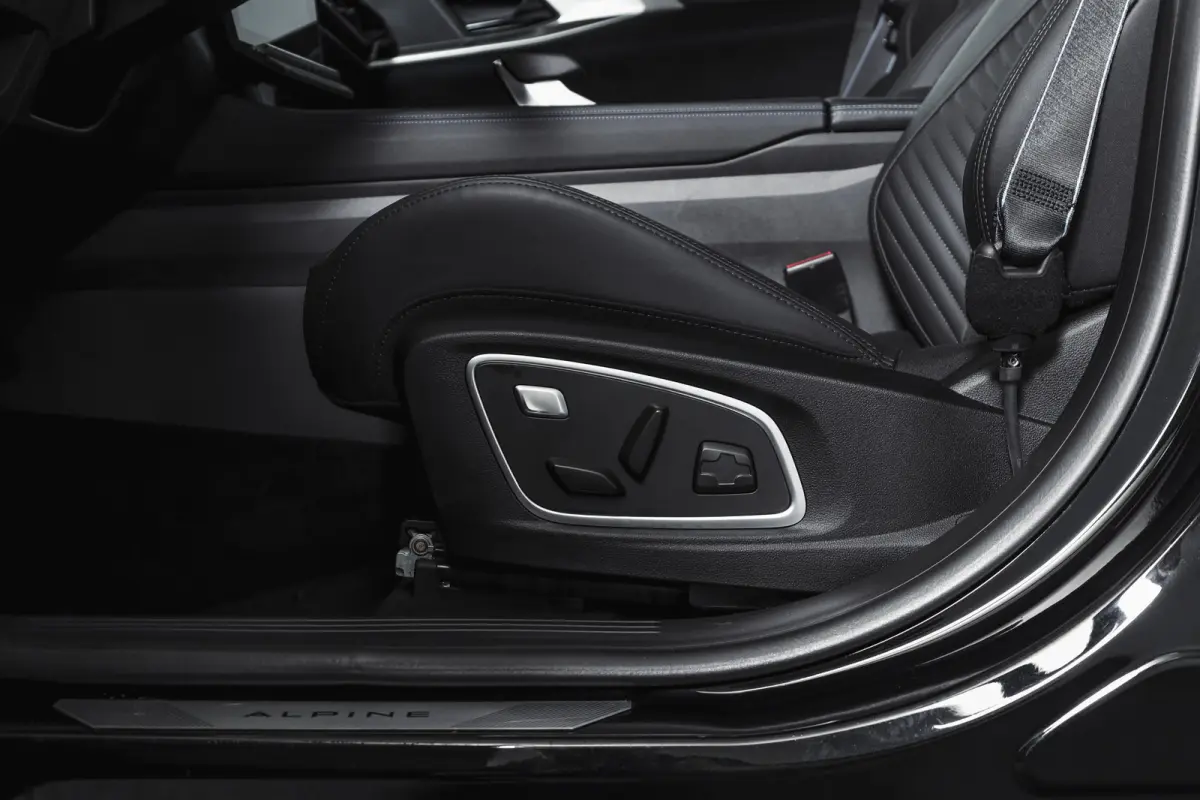 1.2 E-Tech full hybrid 200 esprit Alpine | 360 Camera | Elek. Stoelen | Winterpack | Dig. Cockpit | Adapt. Cruise | PDC | NAV+App. Connect | ECC | LM 20" | 2950
