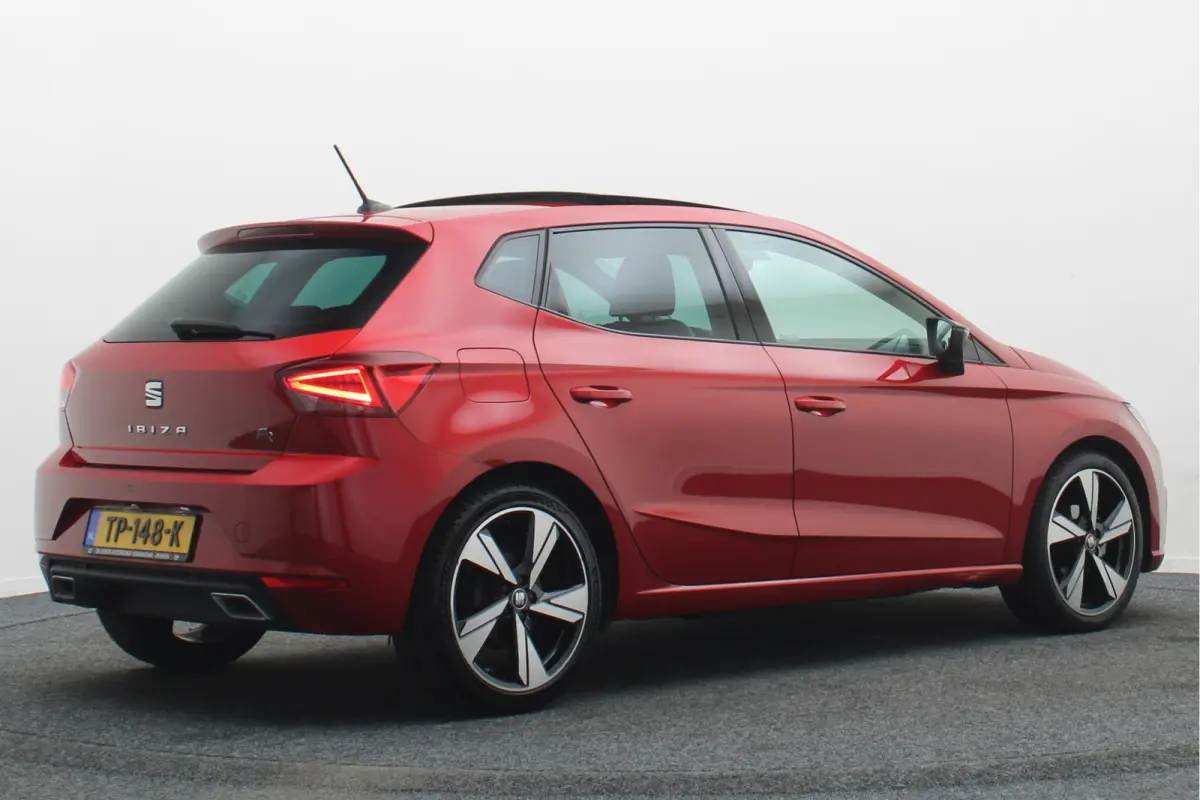 1.0 TSI FR Business Intense Panoramadak, Camera, ACC, Beats Audio, Apple CarPlay, 18"