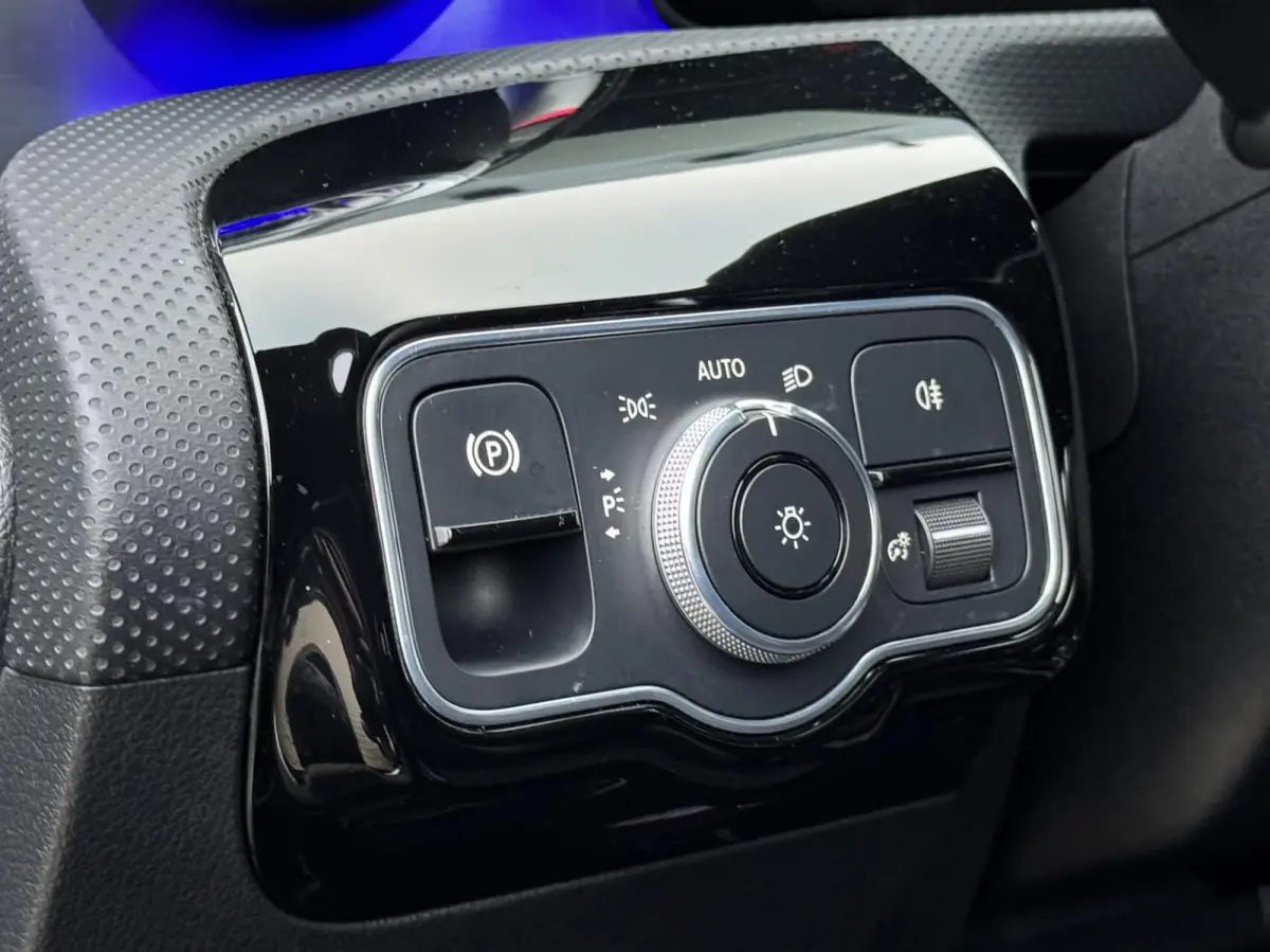 250 e AMG|Ambient Lights|Widescreen|CarPlay|Etc