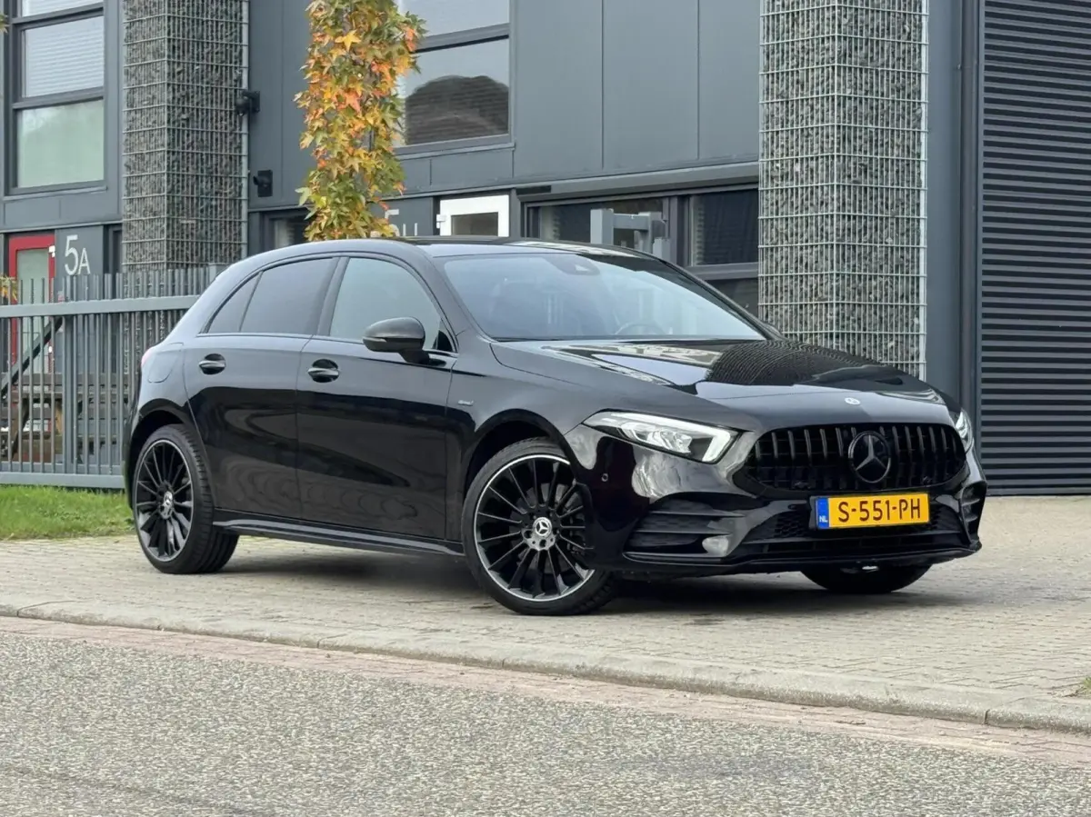 250 e AMG|Ambient Lights|Widescreen|CarPlay|Etc