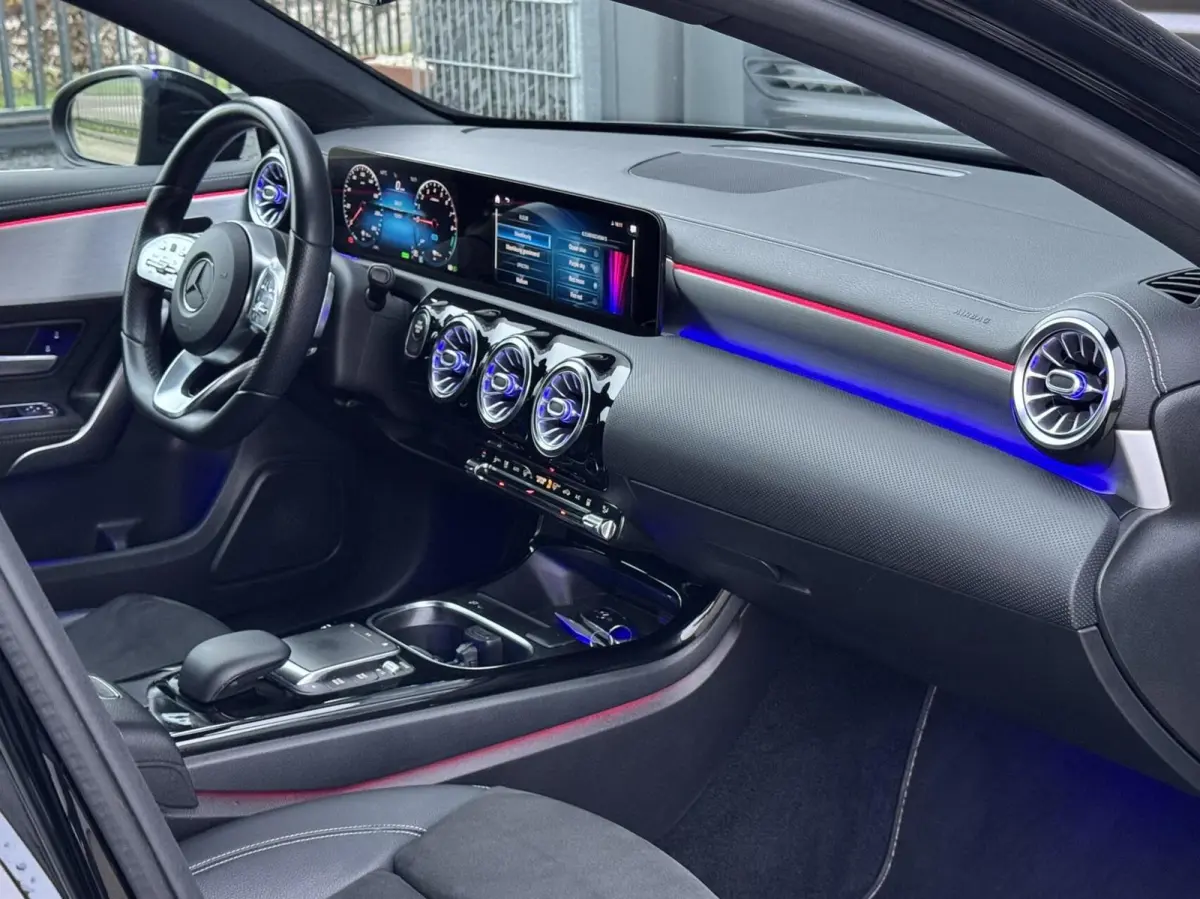 250 e AMG|Ambient Lights|Widescreen|CarPlay|Etc