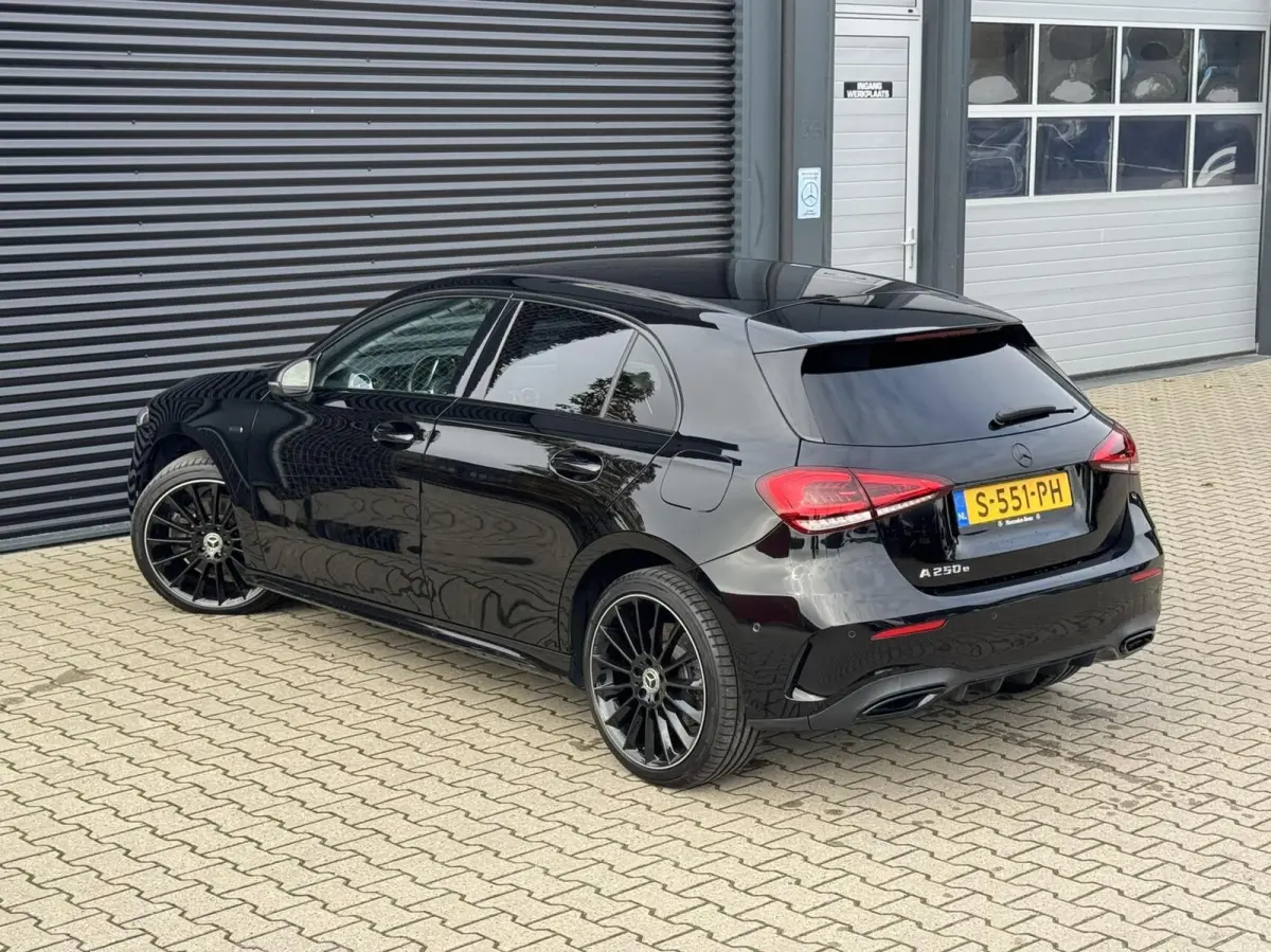 250 e AMG|Ambient Lights|Widescreen|CarPlay|Etc