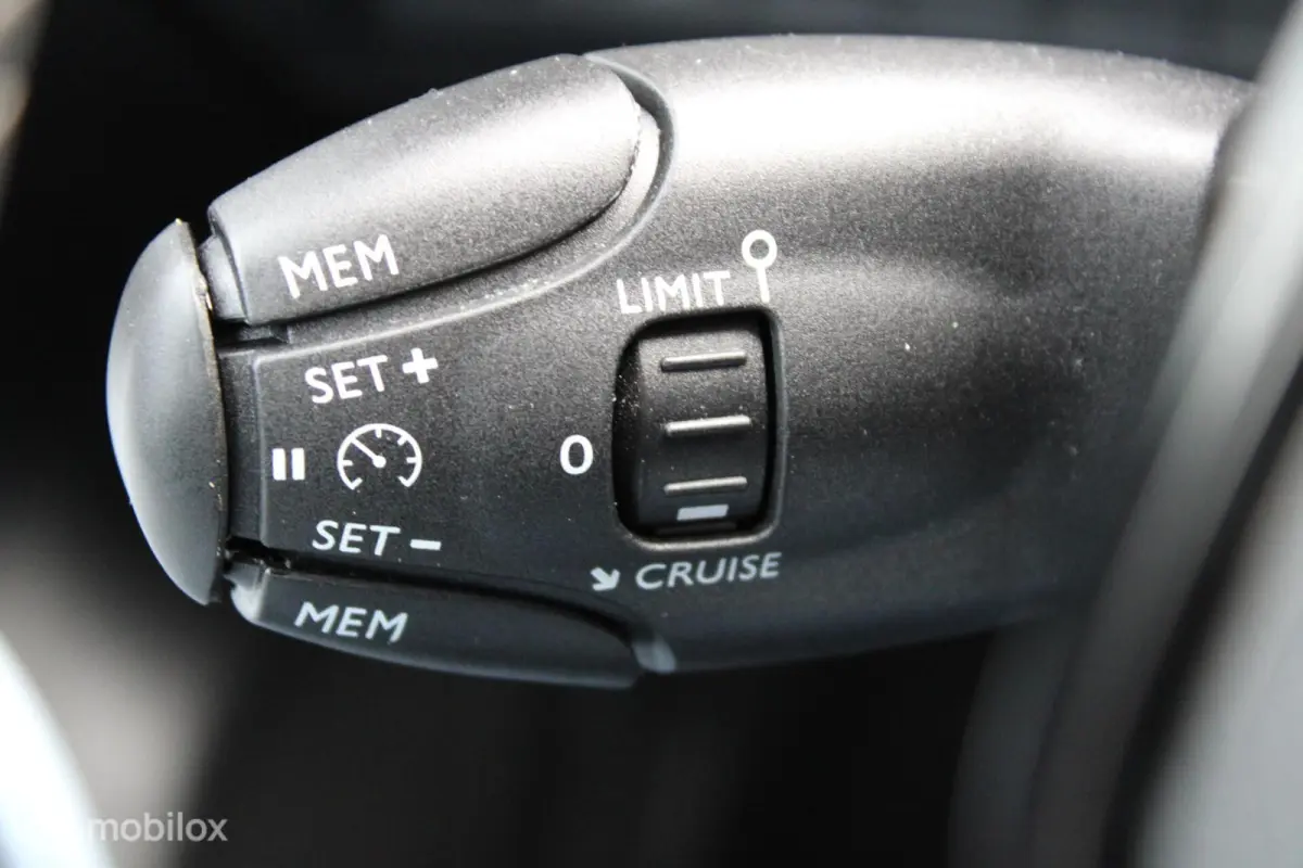 EV Active 50 kWh, 3- fasen, Navigatie, App connect, Cruise, Clima, 4 bijna nieuwe All season banden