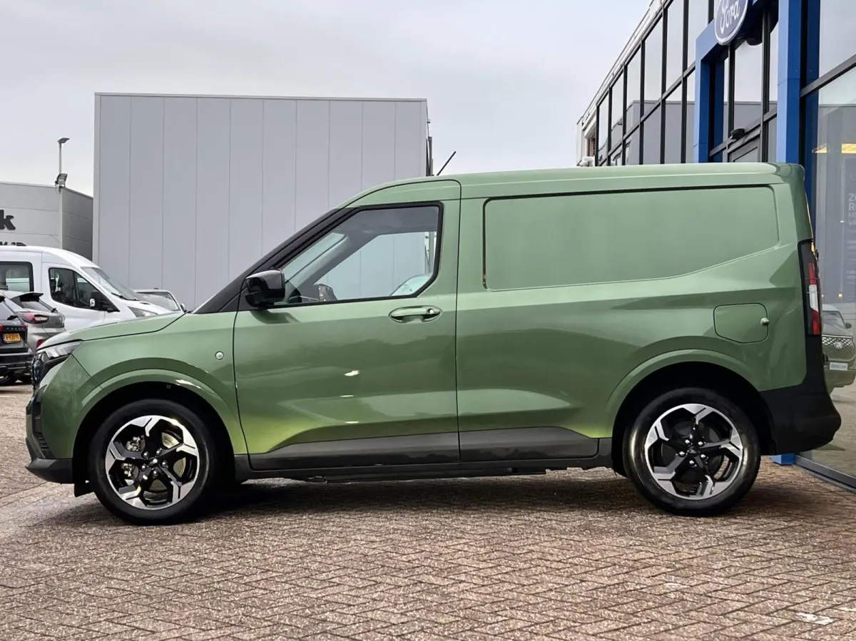 Cour. Limited 44 kWh 136PK Winterpack Cruise Camera Carplay-Navi Parkeersensoren Climate Draadloos Telefoonlader *Emissiezonevriendelijk*