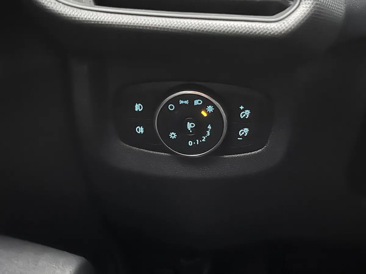 Cour. Limited 44 kWh 136PK Winterpack Cruise Camera Carplay-Navi Parkeersensoren Climate Draadloos Telefoonlader *Emissiezonevriendelijk*