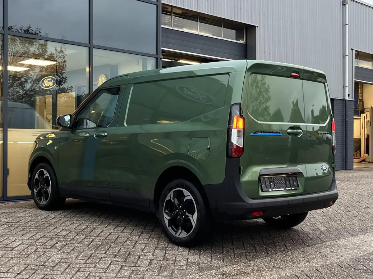Cour. Limited 44 kWh 136PK Winterpack Cruise Camera Carplay-Navi Parkeersensoren Climate Draadloos Telefoonlader *Emissiezonevriendelijk*