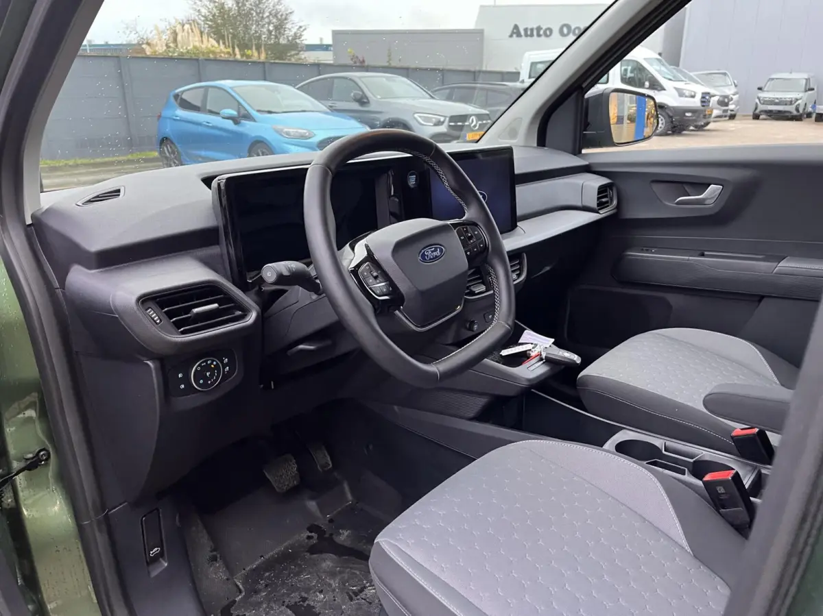 Cour. Limited 44 kWh 136PK Winterpack Cruise Camera Carplay-Navi Parkeersensoren Climate Draadloos Telefoonlader *Emissiezonevriendelijk*