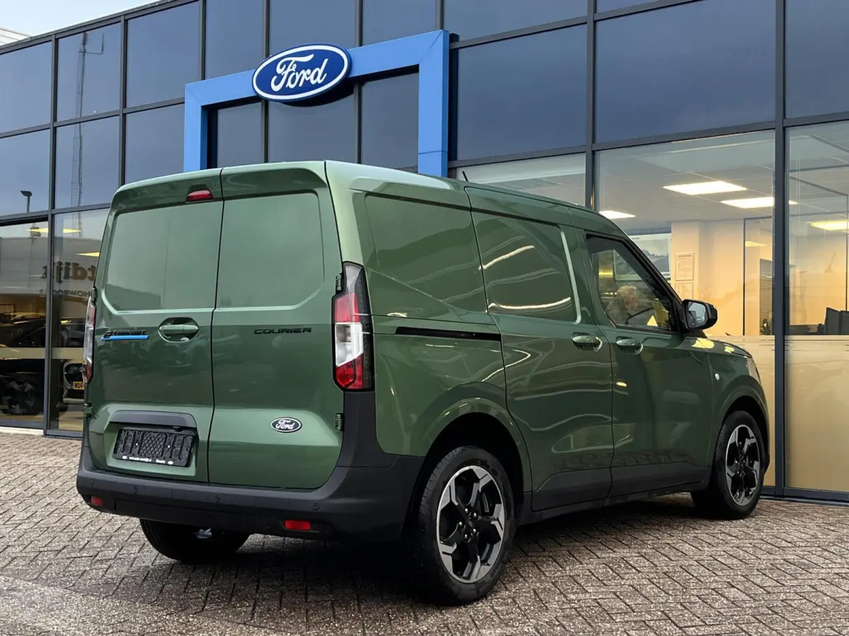 Cour. Limited 44 kWh 136PK Winterpack Cruise Camera Carplay-Navi Parkeersensoren Climate Draadloos Telefoonlader *Emissiezonevriendelijk*