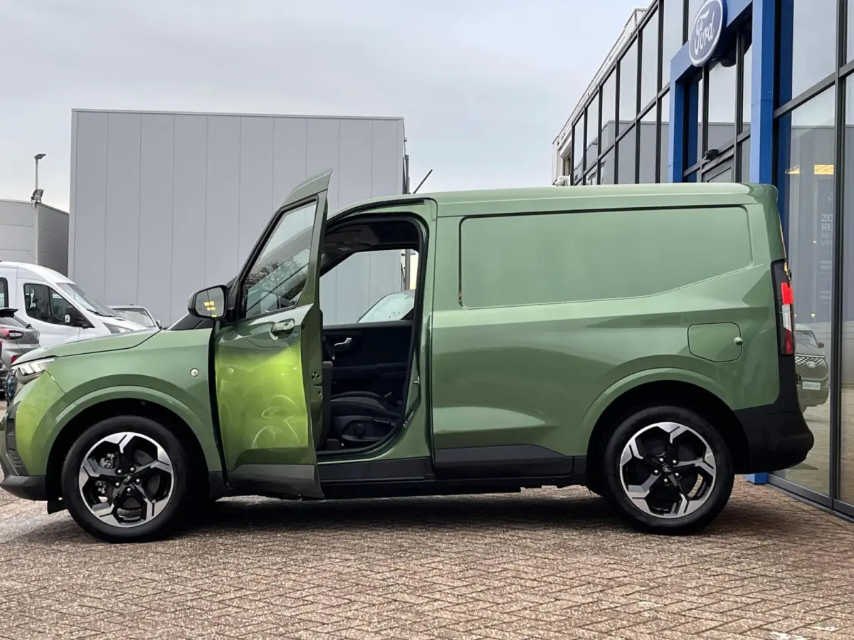 Cour. Limited 44 kWh 136PK Winterpack Cruise Camera Carplay-Navi Parkeersensoren Climate Draadloos Telefoonlader *Emissiezonevriendelijk*