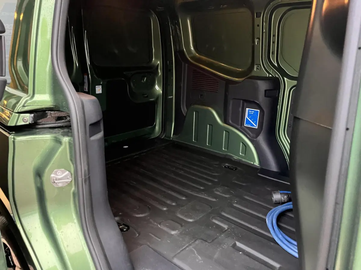 Cour. Limited 44 kWh 136PK Winterpack Cruise Camera Carplay-Navi Parkeersensoren Climate Draadloos Telefoonlader *Emissiezonevriendelijk*