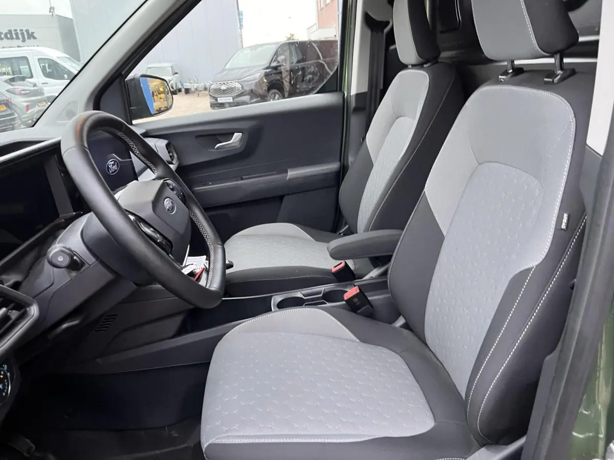 Cour. Limited 44 kWh 136PK Winterpack Cruise Camera Carplay-Navi Parkeersensoren Climate Draadloos Telefoonlader *Emissiezonevriendelijk*