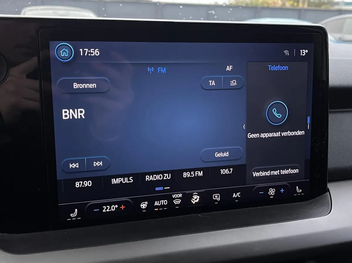 Cour. Limited 44 kWh 136PK Winterpack Cruise Camera Carplay-Navi Parkeersensoren Climate Draadloos Telefoonlader *Emissiezonevriendelijk*