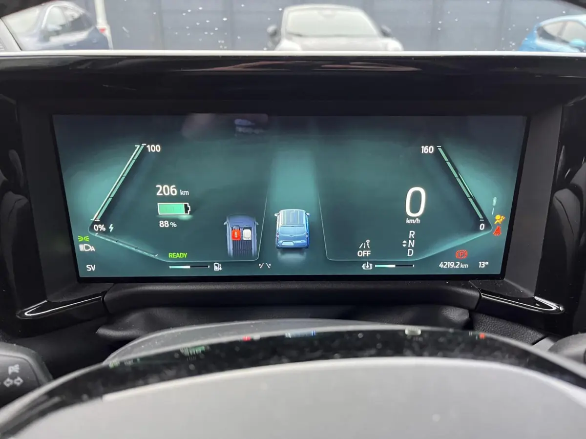 Cour. Limited 44 kWh 136PK Winterpack Cruise Camera Carplay-Navi Parkeersensoren Climate Draadloos Telefoonlader *Emissiezonevriendelijk*