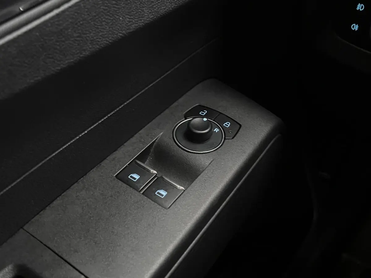 Cour. Limited 44 kWh 136PK Winterpack Cruise Camera Carplay-Navi Parkeersensoren Climate Draadloos Telefoonlader *Emissiezonevriendelijk*