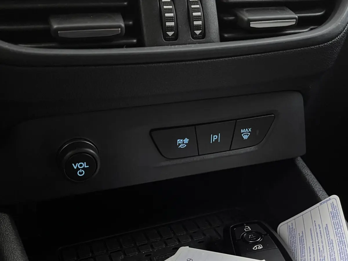 Cour. Limited 44 kWh 136PK Winterpack Cruise Camera Carplay-Navi Parkeersensoren Climate Draadloos Telefoonlader *Emissiezonevriendelijk*