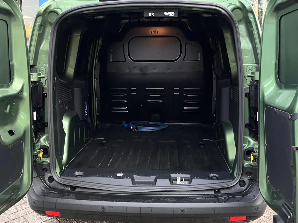 Cour. Limited 44 kWh 136PK Winterpack Cruise Camera Carplay-Navi Parkeersensoren Climate Draadloos Telefoonlader *Emissiezonevriendelijk*