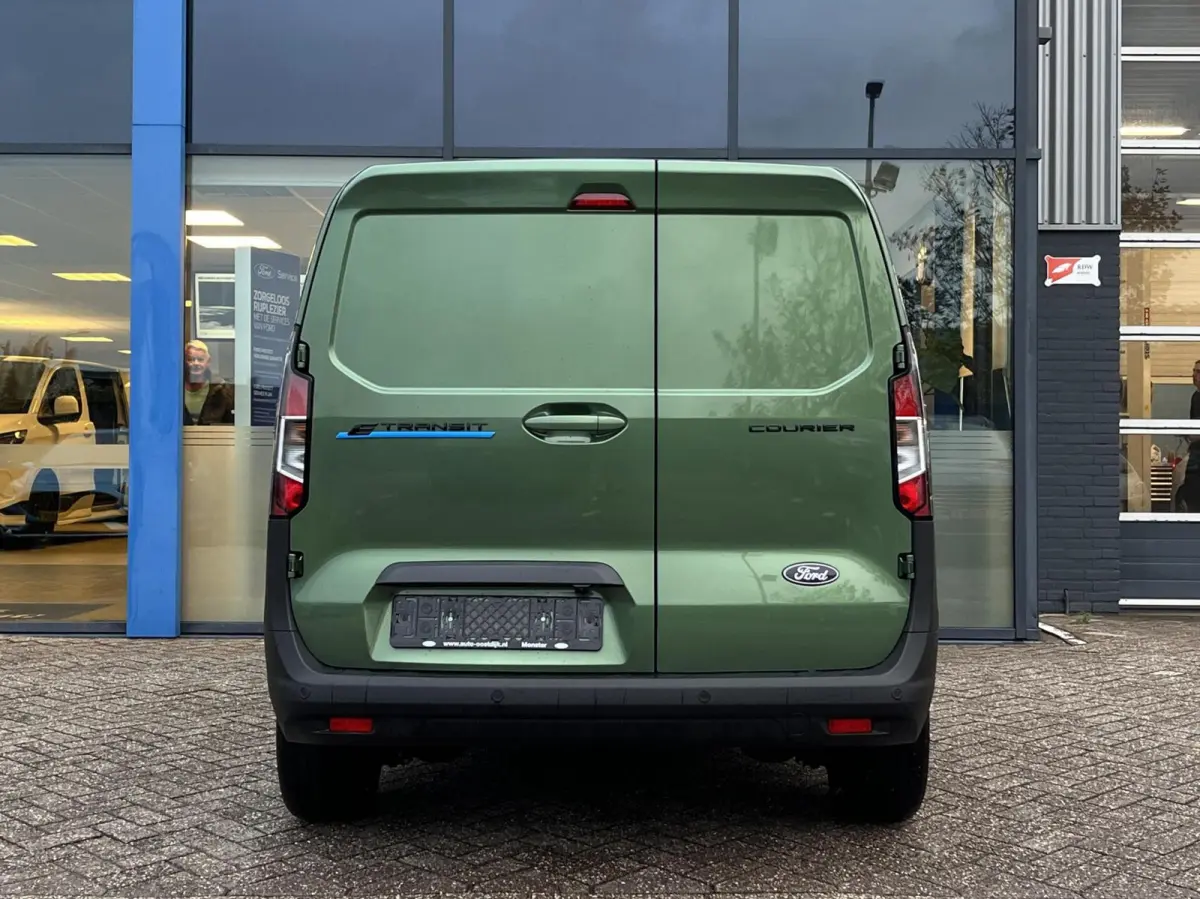 Cour. Limited 44 kWh 136PK Winterpack Cruise Camera Carplay-Navi Parkeersensoren Climate Draadloos Telefoonlader *Emissiezonevriendelijk*