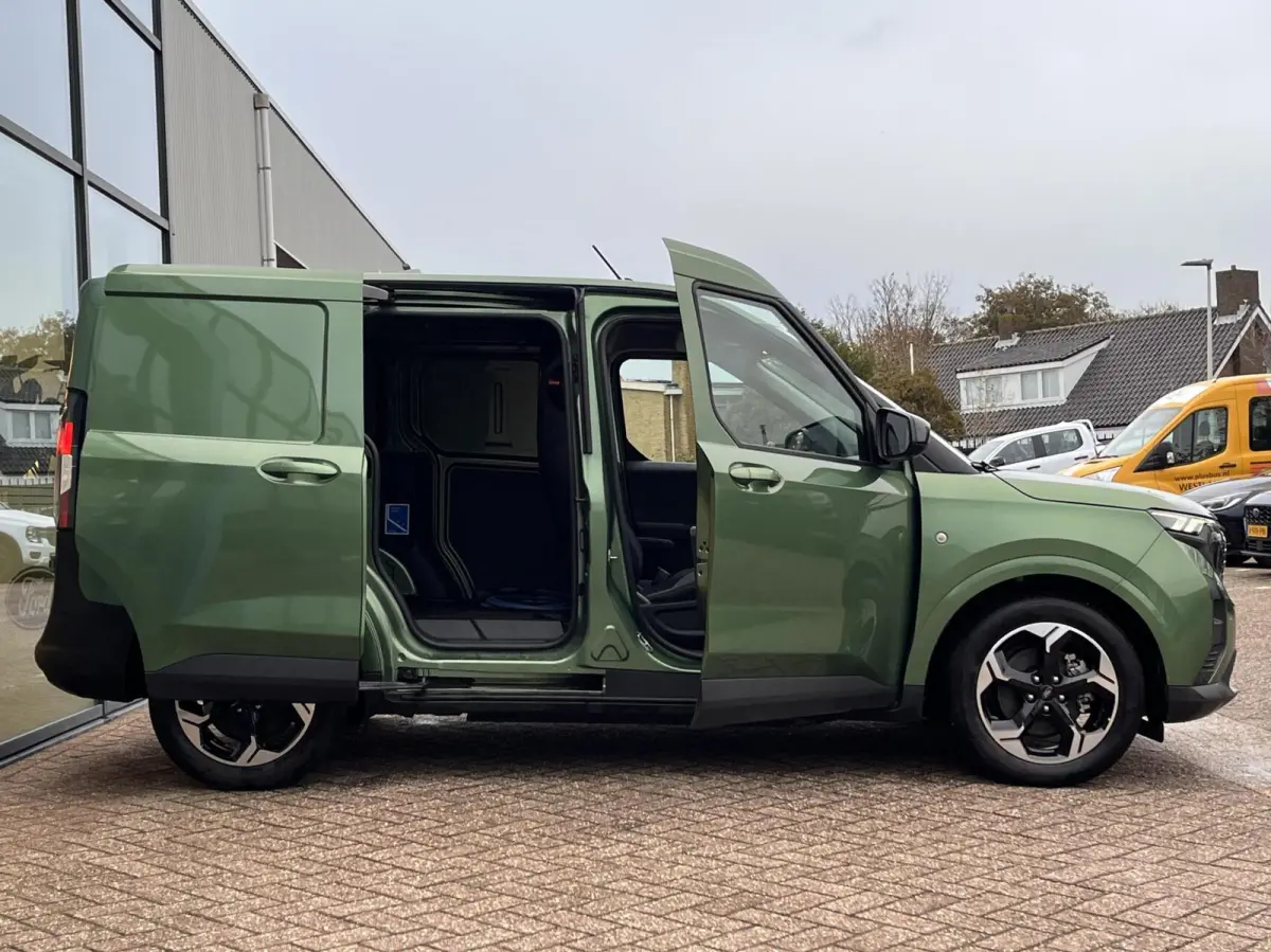 Cour. Limited 44 kWh 136PK Winterpack Cruise Camera Carplay-Navi Parkeersensoren Climate Draadloos Telefoonlader *Emissiezonevriendelijk*