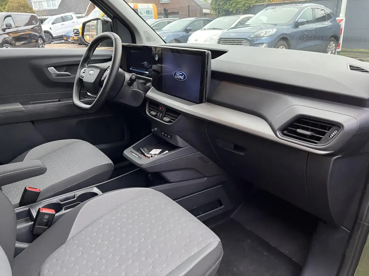 Cour. Limited 44 kWh 136PK Winterpack Cruise Camera Carplay-Navi Parkeersensoren Climate Draadloos Telefoonlader *Emissiezonevriendelijk*