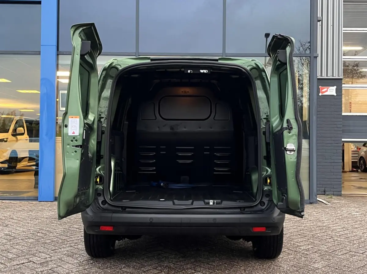 Cour. Limited 44 kWh 136PK Winterpack Cruise Camera Carplay-Navi Parkeersensoren Climate Draadloos Telefoonlader *Emissiezonevriendelijk*