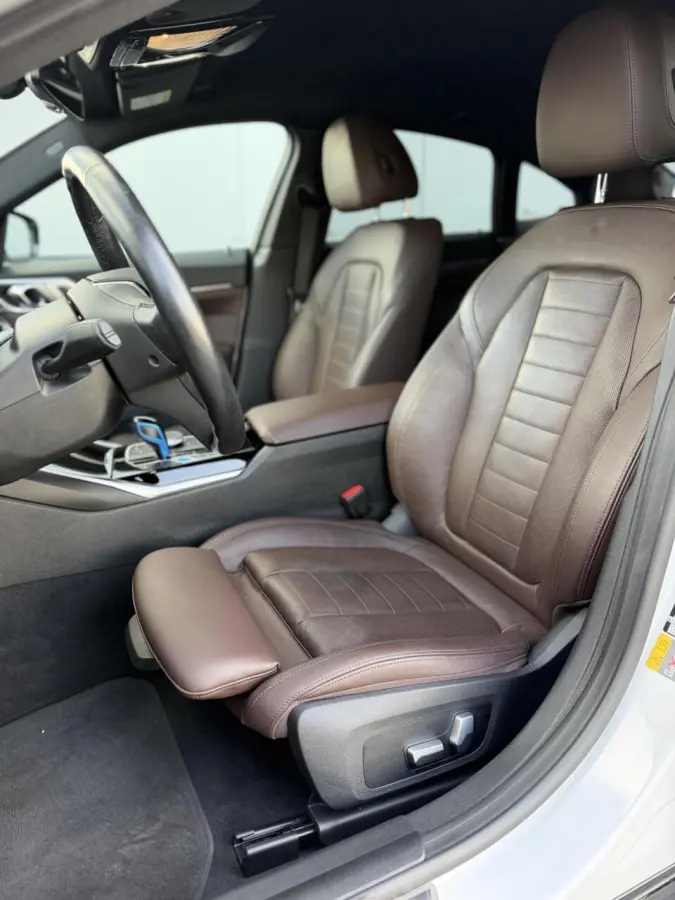 eDrive40 High Executive 84 kWh - Harman/Kardon - Leer