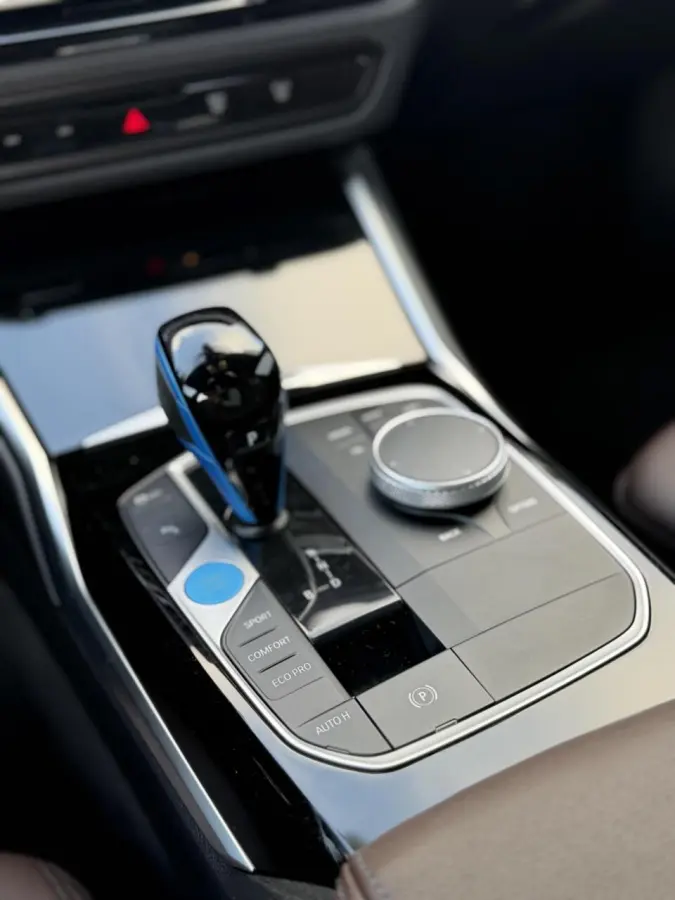 eDrive40 High Executive 84 kWh - Harman/Kardon - Leer