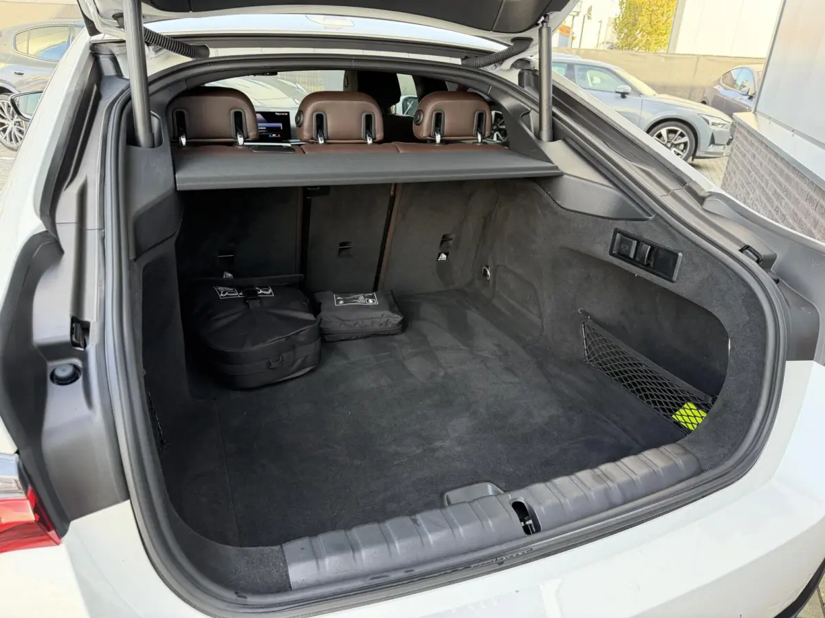 eDrive40 High Executive 84 kWh - Harman/Kardon - Leer
