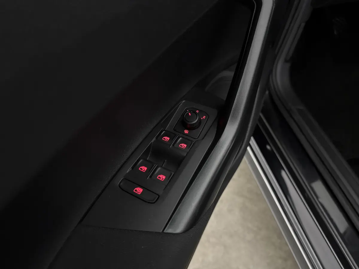 1.0 TSI R-Line | Cruise | Carplay | Airco | LED | Parkeersens. | NAP