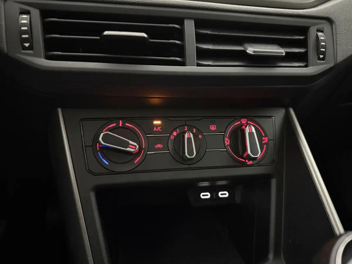 1.0 TSI R-Line | Cruise | Carplay | Airco | LED | Parkeersens. | NAP