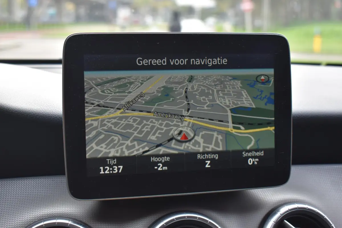 180 Lease Edition Plus Automaat | Navigatie | Half-Leder | 12 mnd BOVAG garantie | WhatsApp 06-53188999