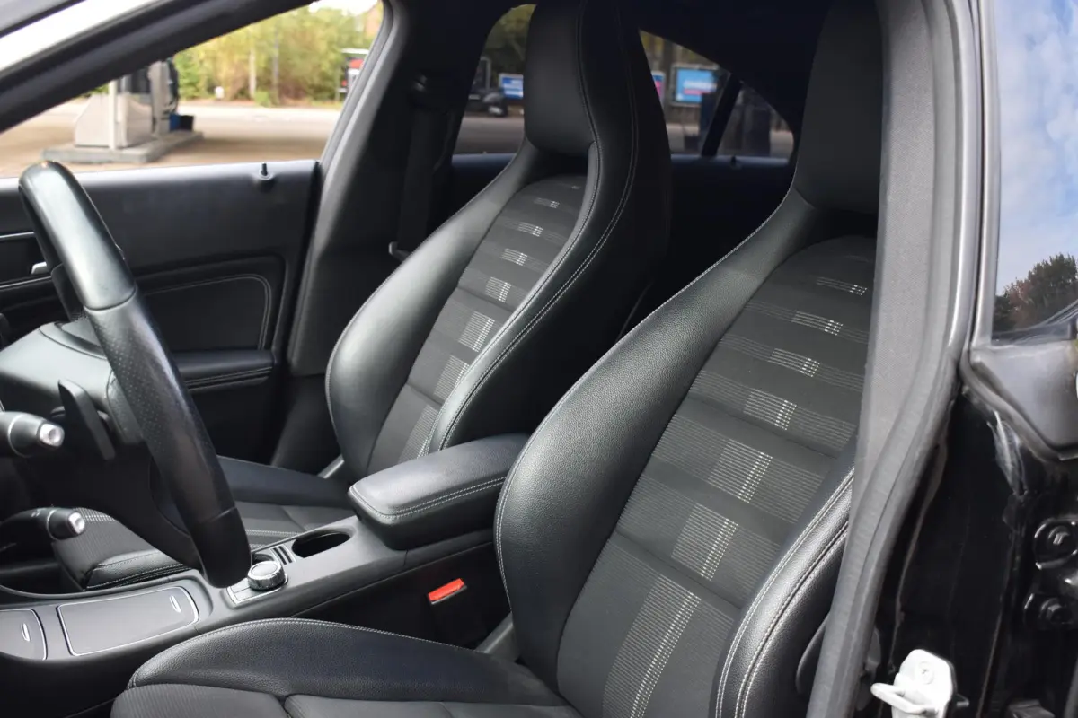 180 Lease Edition Plus Automaat | Navigatie | Half-Leder | 12 mnd BOVAG garantie | WhatsApp 06-53188999