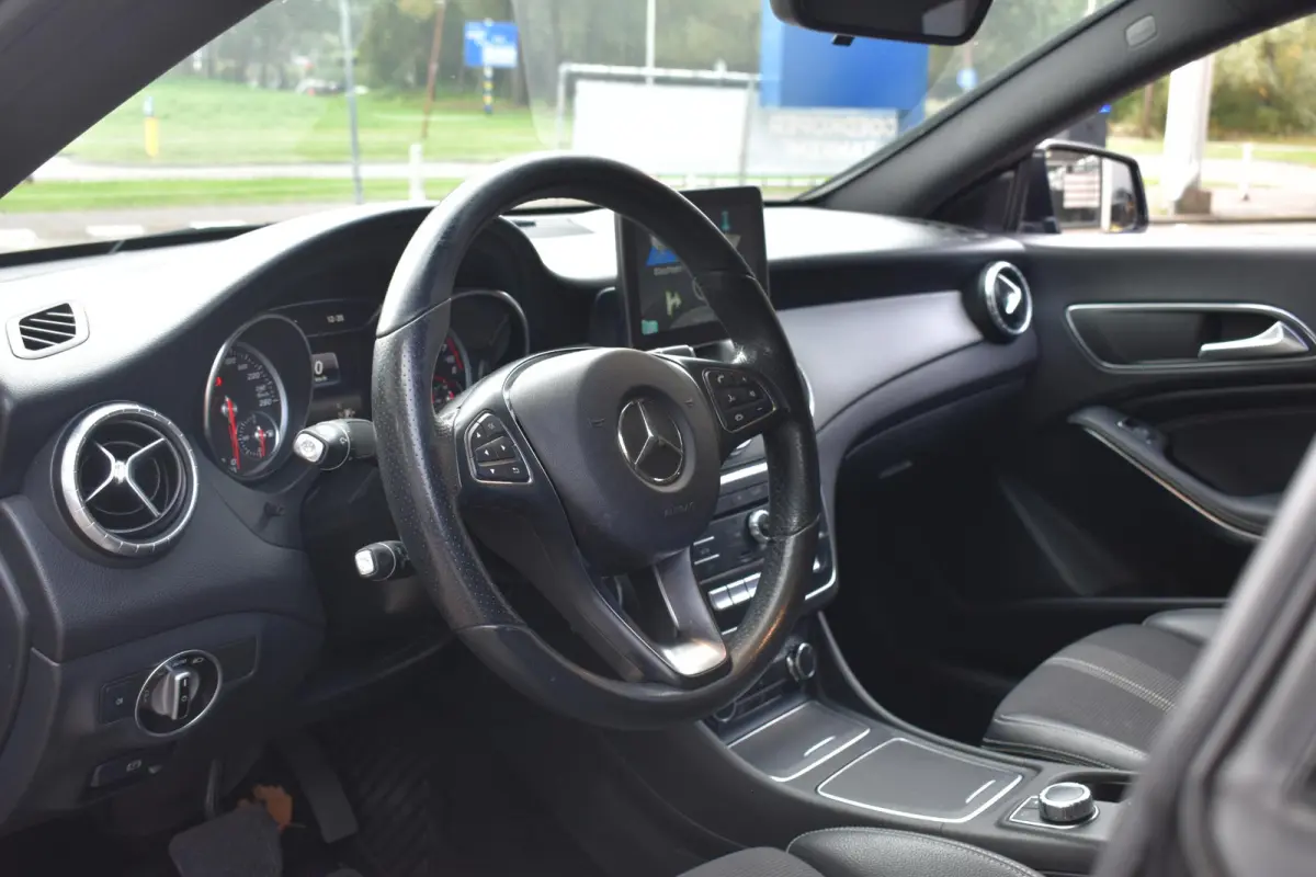 180 Lease Edition Plus Automaat | Navigatie | Half-Leder | 12 mnd BOVAG garantie | WhatsApp 06-53188999