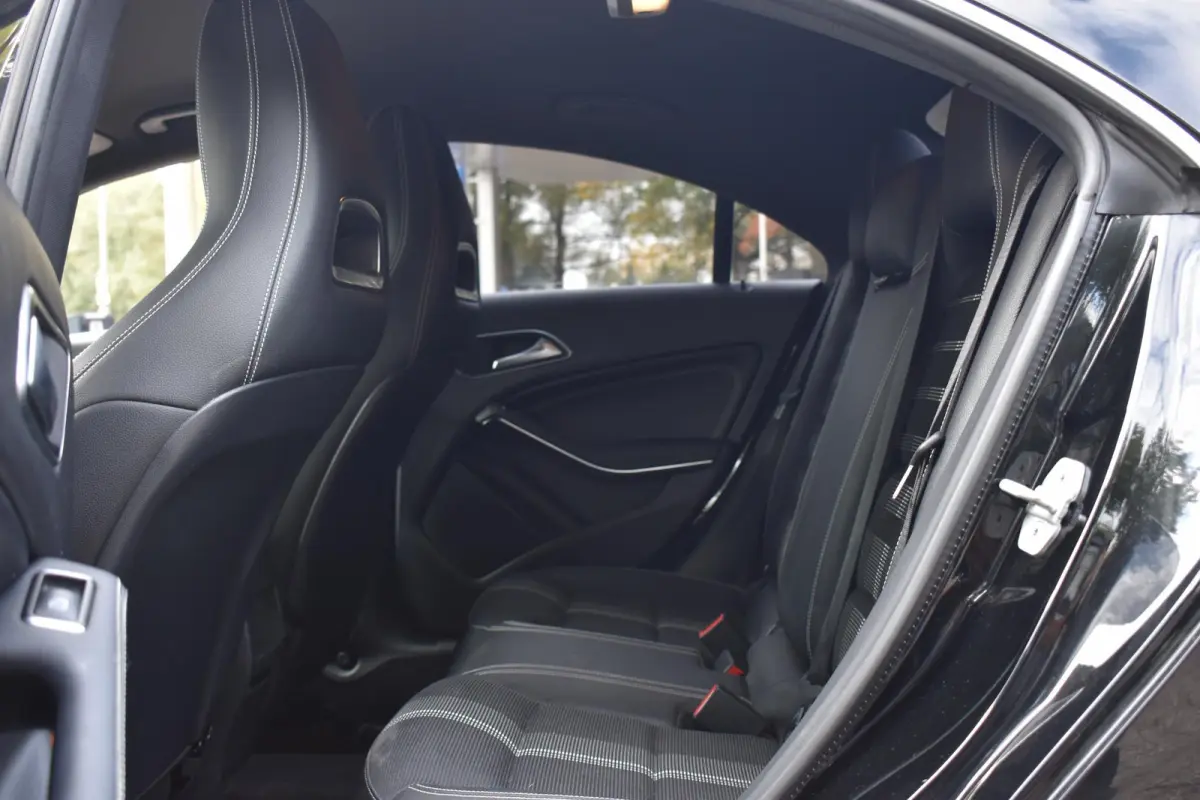 180 Lease Edition Plus Automaat | Navigatie | Half-Leder | 12 mnd BOVAG garantie | WhatsApp 06-53188999