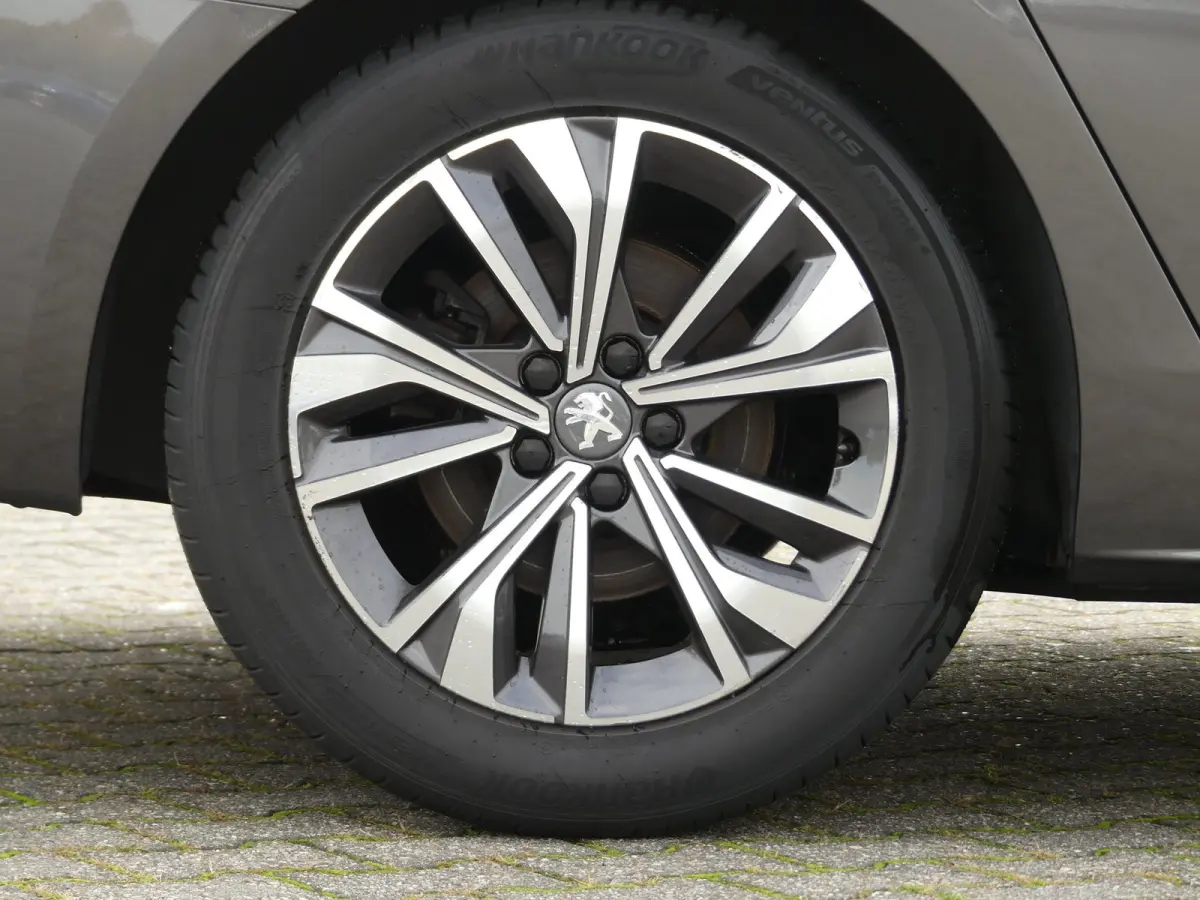 1.2 PT EAT-8 Blue Lease Allure / Dealeronderhouden