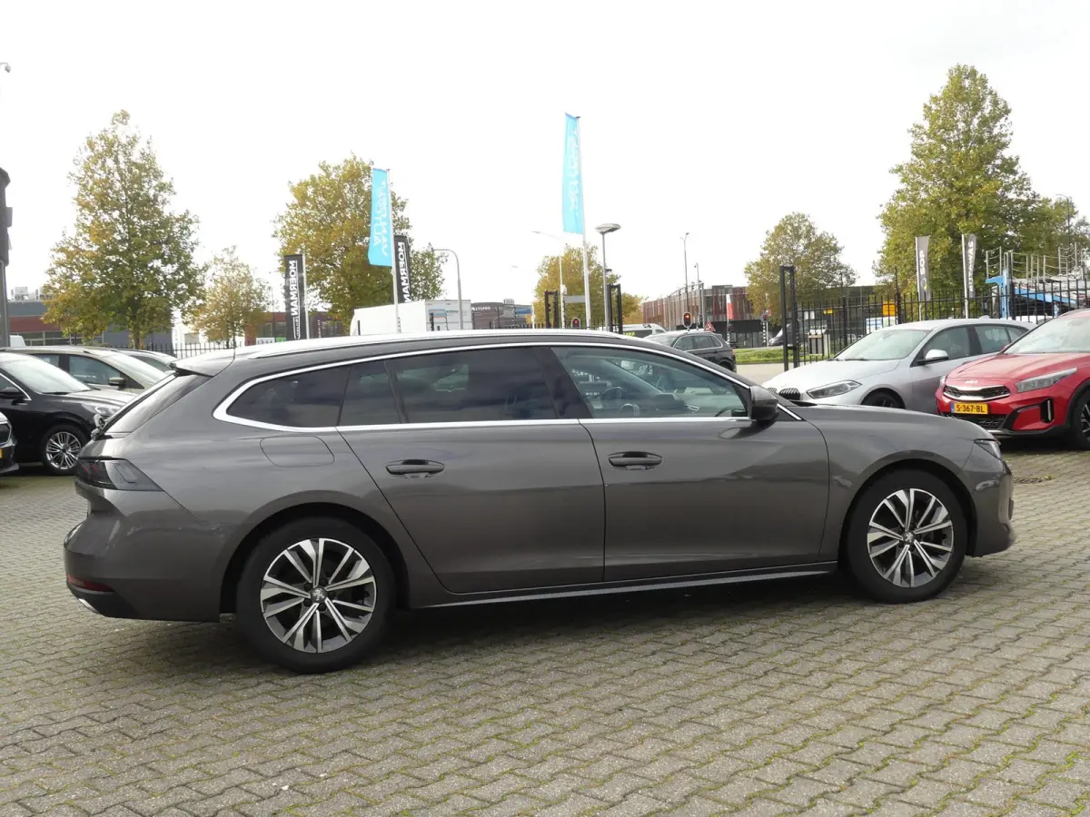 1.2 PT EAT-8 Blue Lease Allure / Dealeronderhouden
