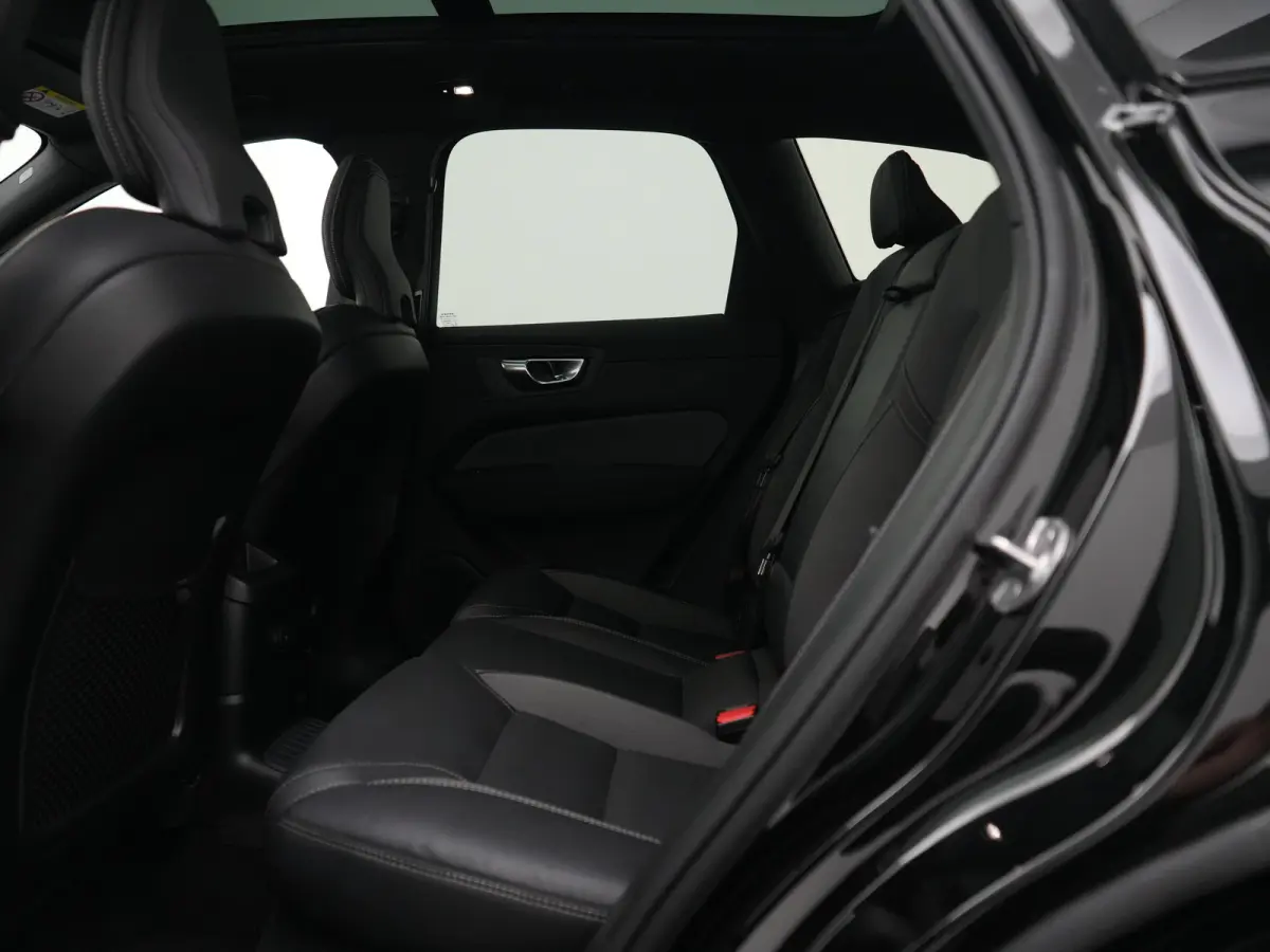 T8 Recharge AWD Ultra Black Edition | Luchtvering | Head-Up | Harman/Kardon | 360° | Panoramadak | 21" | Sportstoel