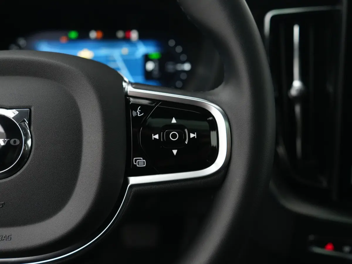 T8 Recharge AWD Ultra Black Edition | Luchtvering | Head-Up | Harman/Kardon | 360° | Panoramadak | 21" | Sportstoel