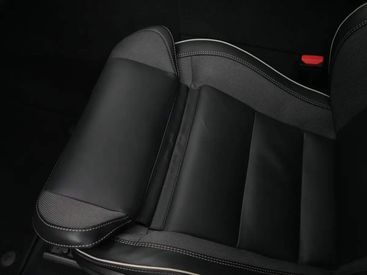 T8 Recharge AWD Ultra Black Edition | Luchtvering | Head-Up | Harman/Kardon | 360° | Panoramadak | 21" | Sportstoel