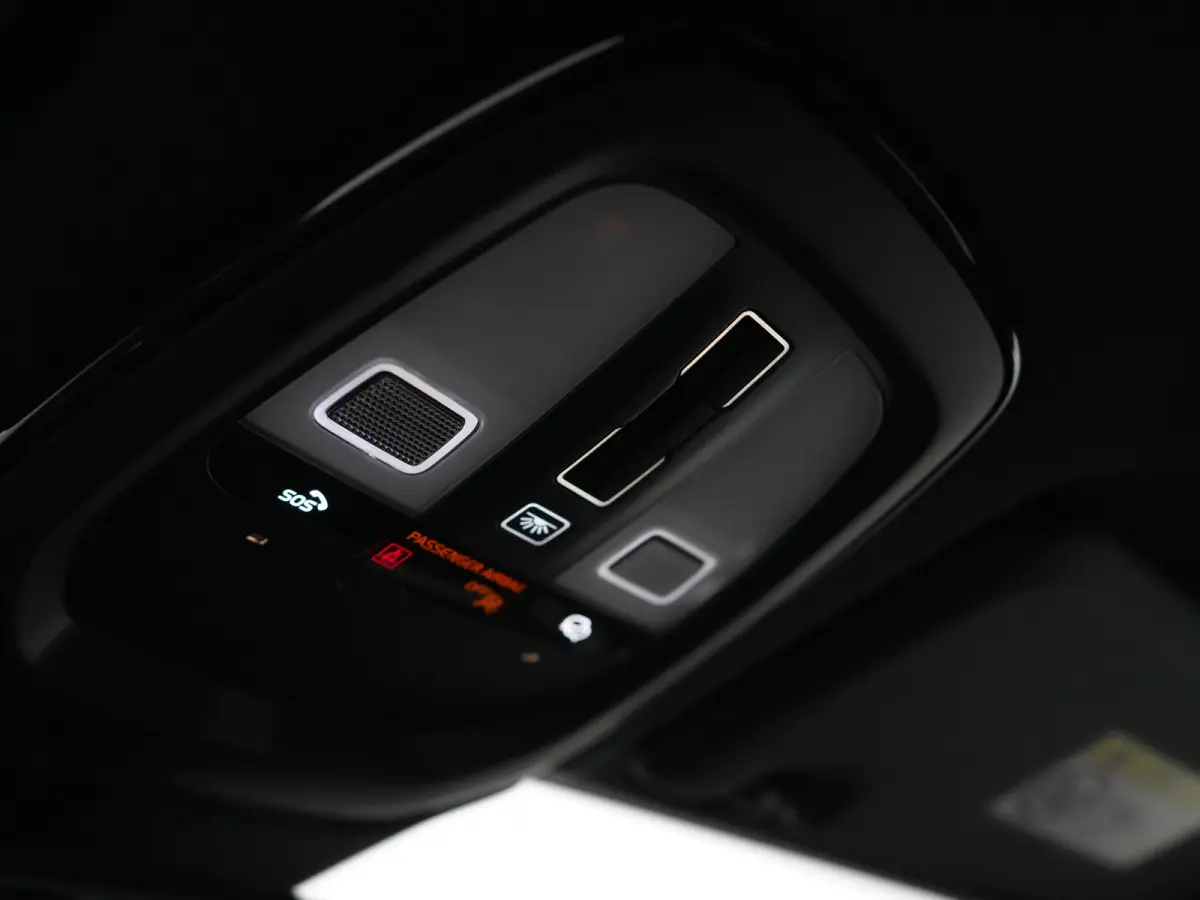 T8 Recharge AWD Ultra Black Edition | Luchtvering | Head-Up | Harman/Kardon | 360° | Panoramadak | 21" | Sportstoel