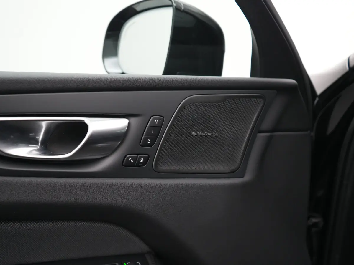 T8 Recharge AWD Ultra Black Edition | Luchtvering | Head-Up | Harman/Kardon | 360° | Panoramadak | 21" | Sportstoel