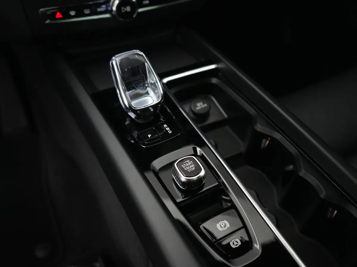 T8 Recharge AWD Ultra Black Edition | Luchtvering | Head-Up | Harman/Kardon | 360° | Panoramadak | 21" | Sportstoel