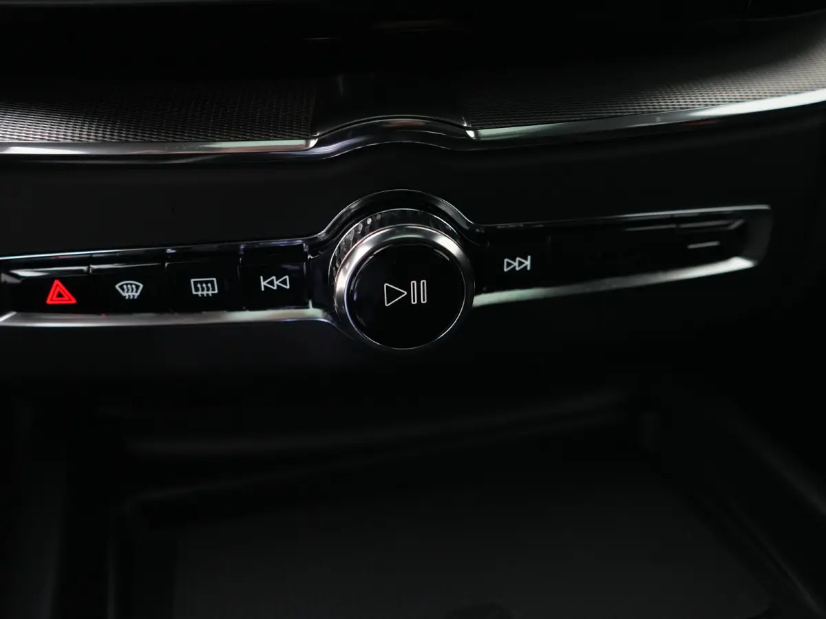T8 Recharge AWD Ultra Black Edition | Luchtvering | Head-Up | Harman/Kardon | 360° | Panoramadak | 21" | Sportstoel