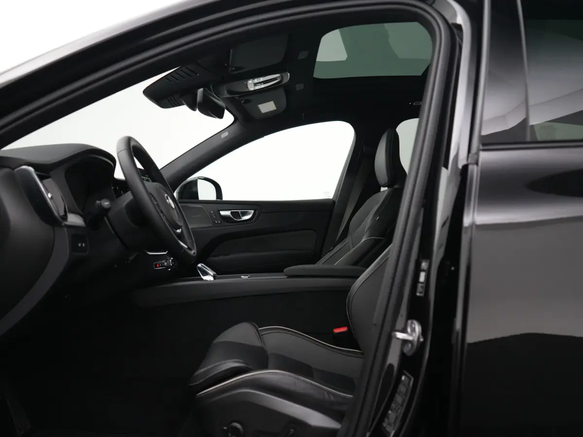 T8 Recharge AWD Ultra Black Edition | Luchtvering | Head-Up | Harman/Kardon | 360° | Panoramadak | 21" | Sportstoel