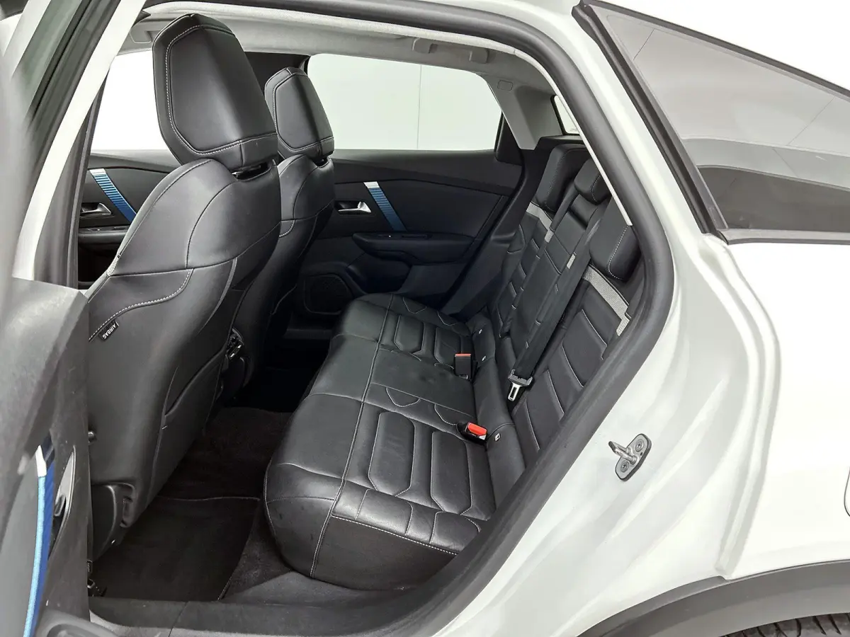 Shine 50 kWh 136pk | Accu 91% | Navigatie | Panoramisch schuif-kanteldak | 360° Camera | Lederen comfortstoel elektrisch+verwarmd+massage | Climate Control | Adaptieve Cruise Control | Full