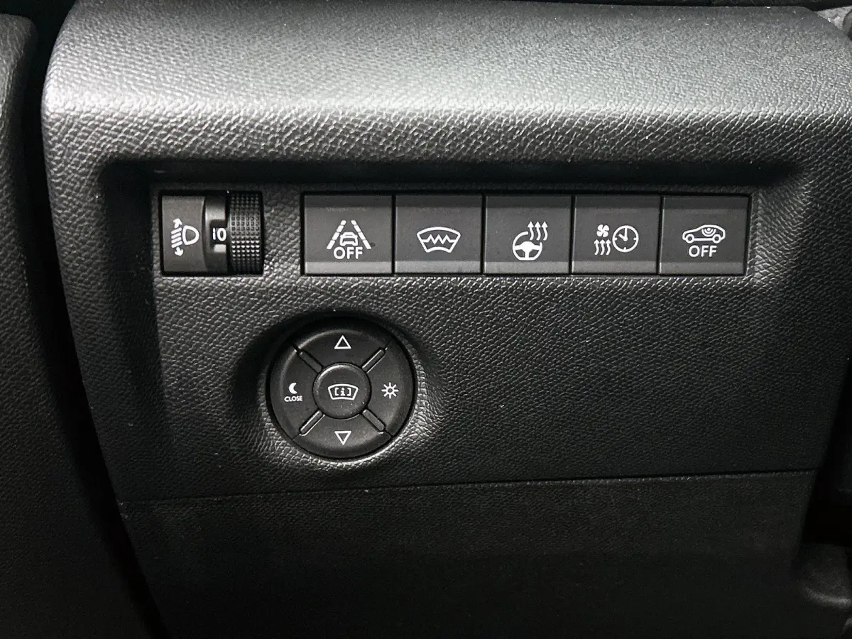 Shine 50 kWh 136pk | Accu 91% | Navigatie | Panoramisch schuif-kanteldak | 360° Camera | Lederen comfortstoel elektrisch+verwarmd+massage | Climate Control | Adaptieve Cruise Control | Full